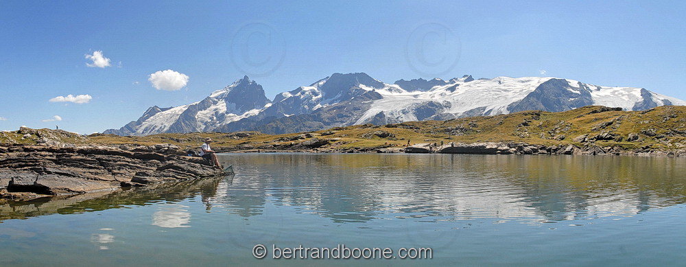 lac noir et massif de La Meije - hautes alpes - France