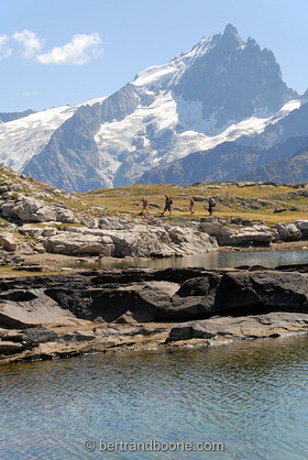 lac noir et massif de La Meije - hautes alpes - France