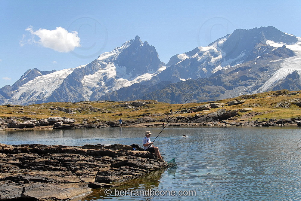 lac noir et massif de La Meije - hautes alpes - France