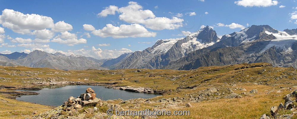 lac noir et massif de La Meije - hautes alpes - France