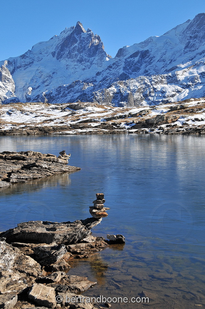 Lac noir et massif de la Meije - Hautes Alpes - France