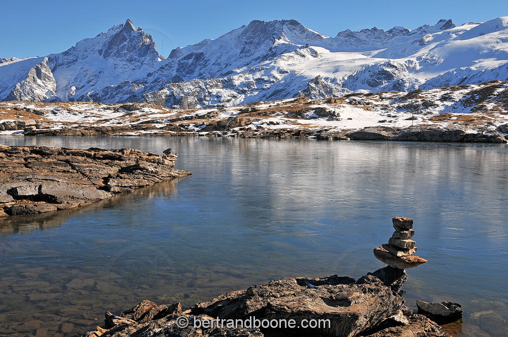 Lac noir et massif de la Meije - Hautes Alpes - France