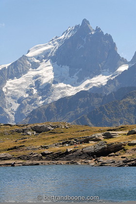 lac noir et massif de La Meije - hautes alpes - France