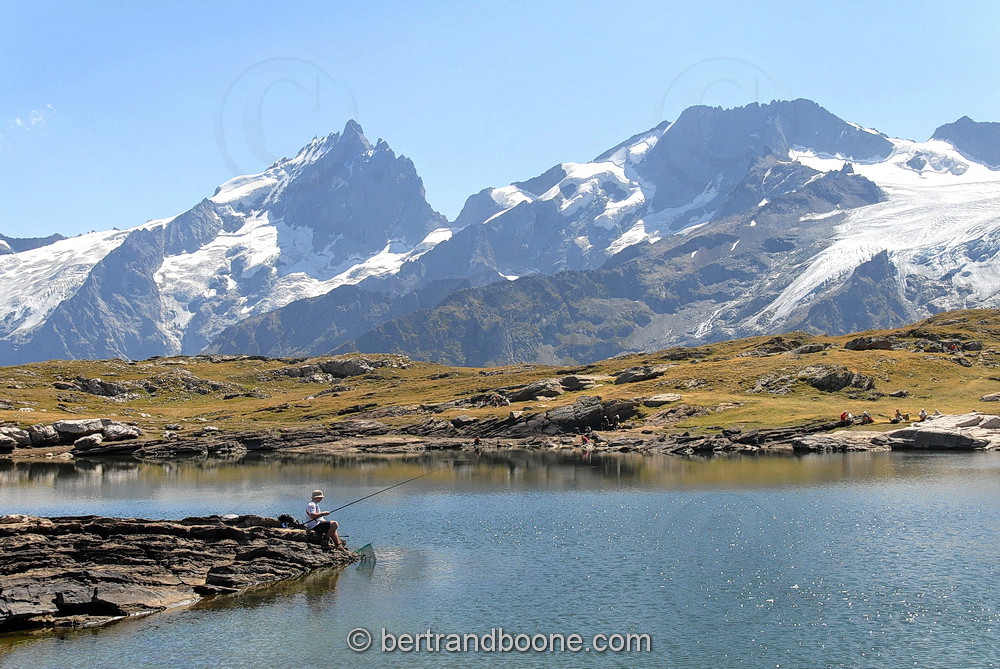 lac noir et massif de La Meije - hautes alpes - France