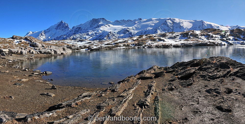lac noir et massif de La Meije
